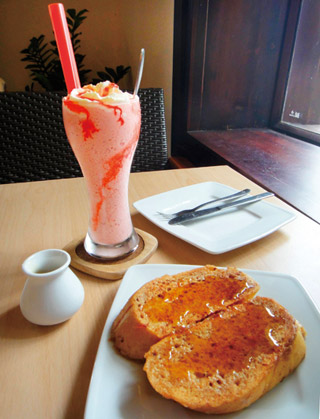 シンガポール帰りのオーナーが手がける安心・美味なリラックスカフェ/デイリーコーヒー